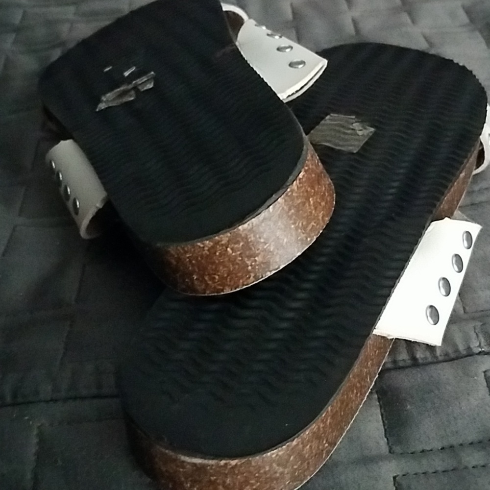 Sandals - Picture 3 of 3